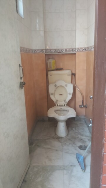 Bathroom in 2.5 BHK Builder Floor at Mayur Vihar – for Rent