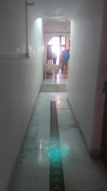 Living Room in 2.5 BHK Builder Floor at Mayur Vihar – for Rent
