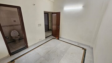 Room in 3 BHK Builder Floor at Uppal Southend, Sector 49 – for Rent