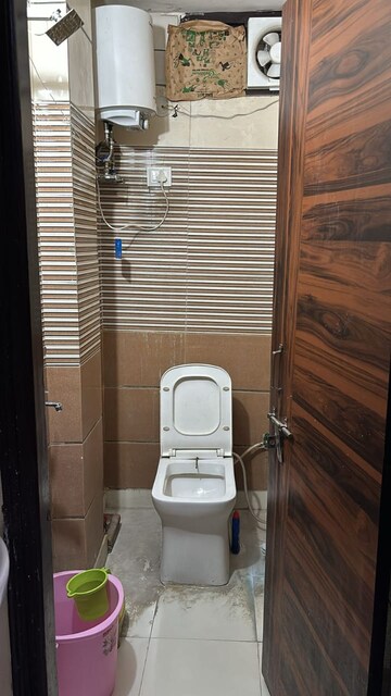 Bathroom in 1.5 BHK Builder Floor at Mansa Ram Park – for Rent