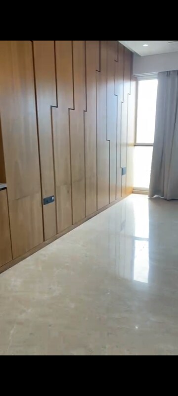 Room in 4 BHK Apartment at Raheja Imperia, Worli – for Sale