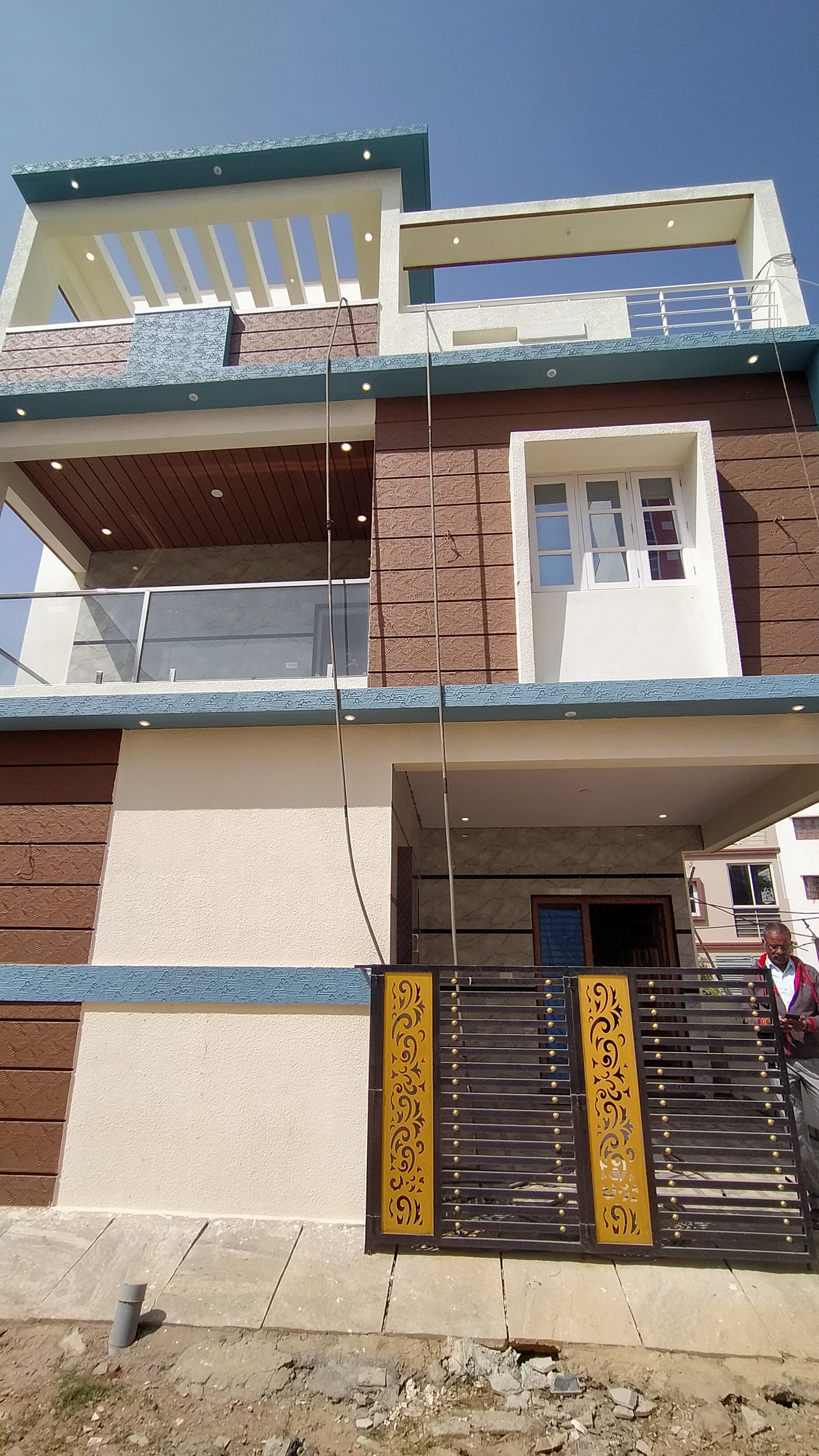 3 BHK + Extra Room Independent House For Sale in Manto Independent Buildin