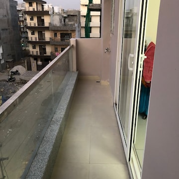 Balcony in 1 BHK Builder Floor at Ansal Sushant Lok I, Sector 43 – for Rent
