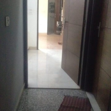 Building Lobby in 1 BHK Builder Floor at Ansal Sushant Lok I, Sector 43 – for Rent