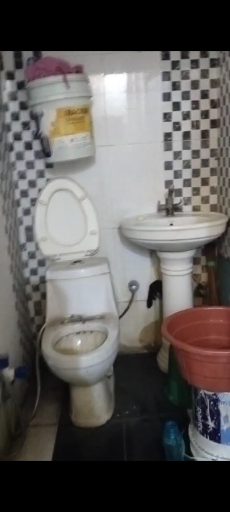 Bathroom, vidhayak-colony 1 Bedroom 550 Sq.Ft. Builder Floor In Nyay Khand I Ghaziabad 8160078