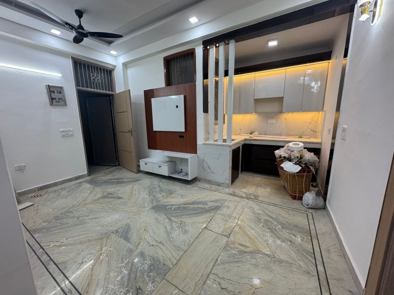 3 BHK 1350 Sq.Ft. Builder Floor in Royce Vaishali