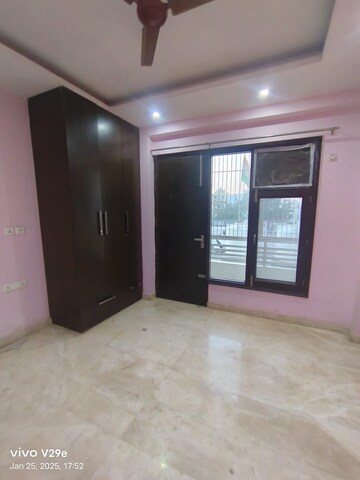 Room in 3 BHK Builder Floor at RWA Residential Society Sector 46, Sector 46 – for Rent