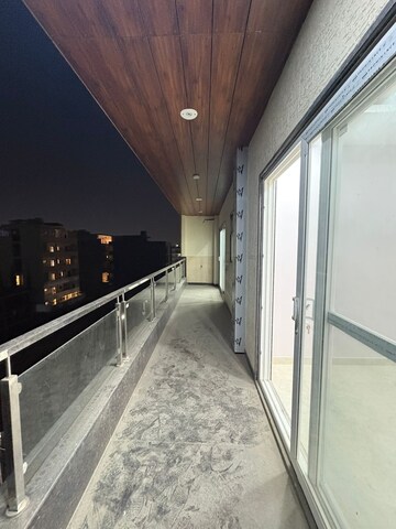 Balcony in 3 BHK Builder Floor at Unitech South City 1, South City 1 – for Rent