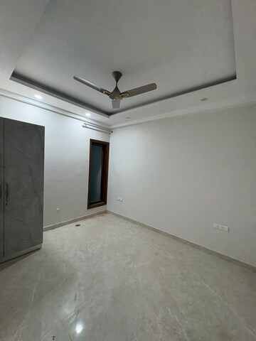 Room in 3 BHK Builder Floor at Sector 45 – for Rent