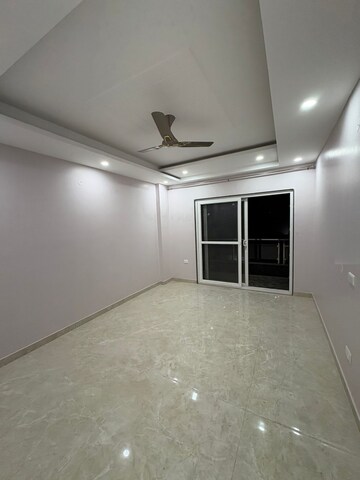 Room in 3 BHK Builder Floor at Sector 57 – for Rent