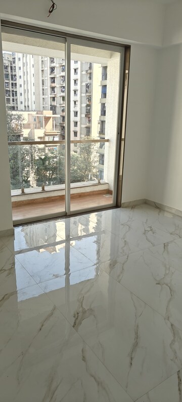 Room in 3 BHK Apartment at Naupada – for Sale