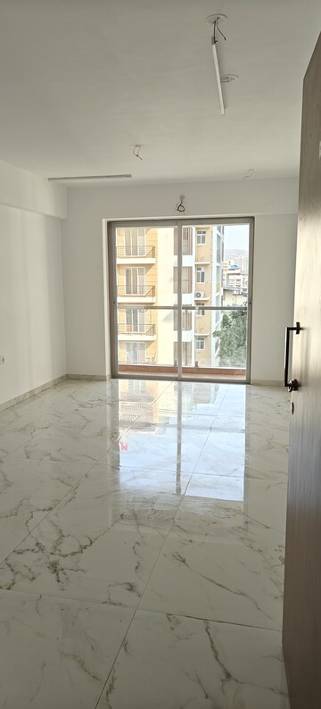 Room in 3 BHK Apartment at Naupada – for Sale
