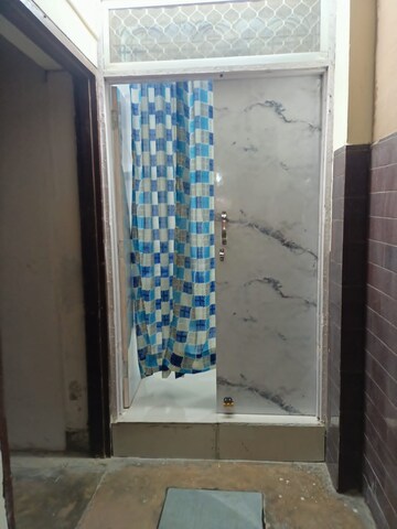 Bathroom in 1.5 BHK Builder Floor at Aliganj – for Rent