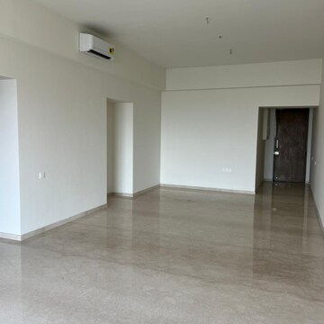 Room in 2 BHK Apartment at Lodha The Park, Kamala Mill – for Rent