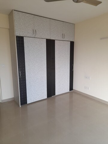Room in 3 BHK Apartment at Dhoot Time Residency, Sector 63 – for Rent