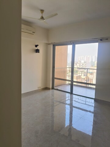 Room in 2 BHK Apartment at Pareena Micasa, Sector 68 – for Rent