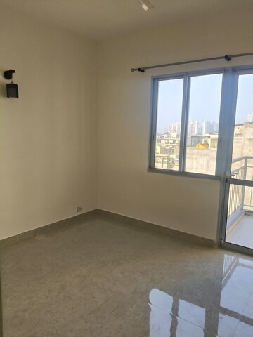 Room in 2 BHK Apartment at Pareena Micasa, Sector 68 – for Rent