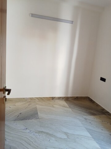 Room in 2 BHK Builder Floor at Safdarjung Enclave – for Rent