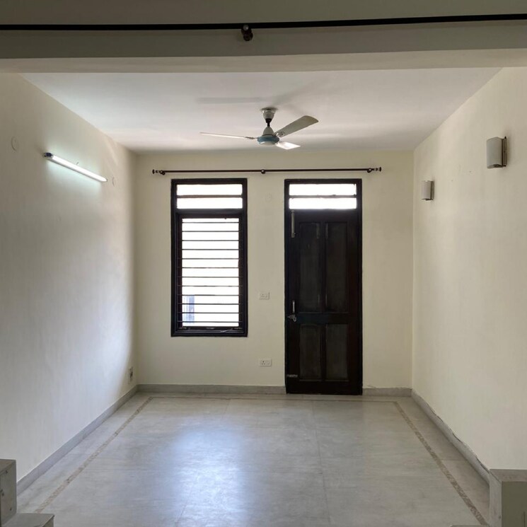 Room, sector 45  204 Sq.Yd. Plot In Sector 45 Gurgaon 8160325