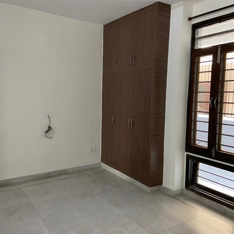 Room, sector 45  204 Sq.Yd. Plot In Sector 45 Gurgaon 8160325
