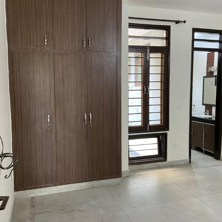 Room, sector 45  204 Sq.Yd. Plot In Sector 45 Gurgaon 8160325