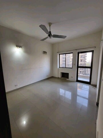 Room in 3.5 BHK Apartment at Ardee City Palm Grove Heights, Sector 52 – for Rent