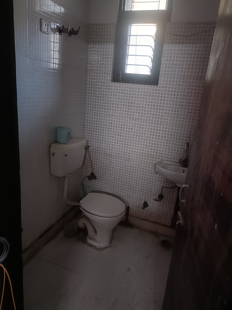 Bathroom, rajendra nagar 3 Bedroom 120 Sq.Yd. Independent House In Rajendra Nagar Ghaziabad 8160346