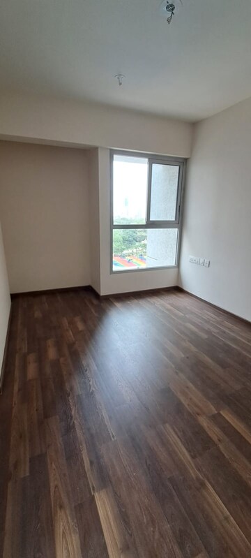 Room in 2 BHK Apartment at Piramal Vaikunth, Balkum Pada – for Rent