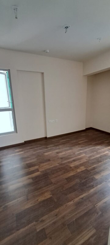 Room in 2 BHK Apartment at Piramal Vaikunth, Balkum Pada – for Rent