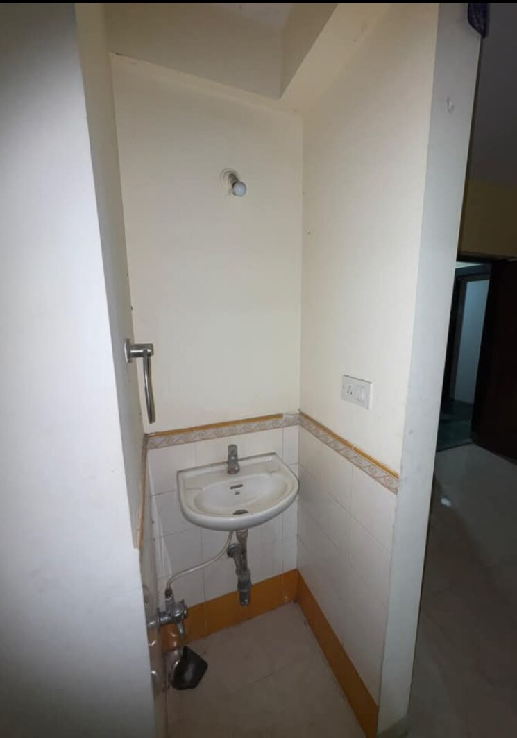 Bathroom, thane west 1 Bedroom 400 Sq.Ft. Apartment In Thane West Thane 8160491
