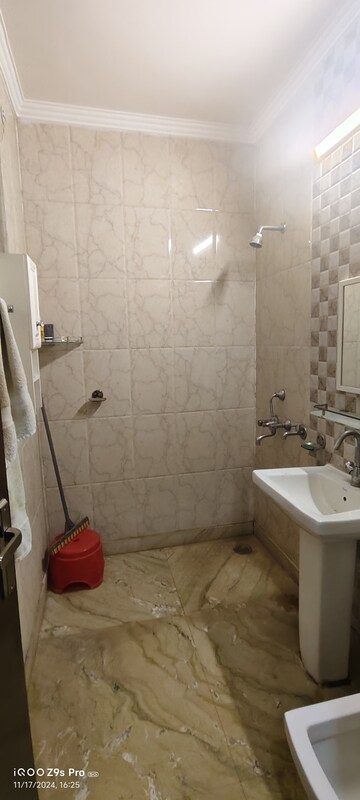 Bathroom in 3 BHK Builder Floor at Sector 43 – for Sale