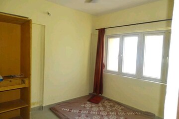 Room in 2 BHK Apartment at Royal Palms, Goregaon East – for Rent