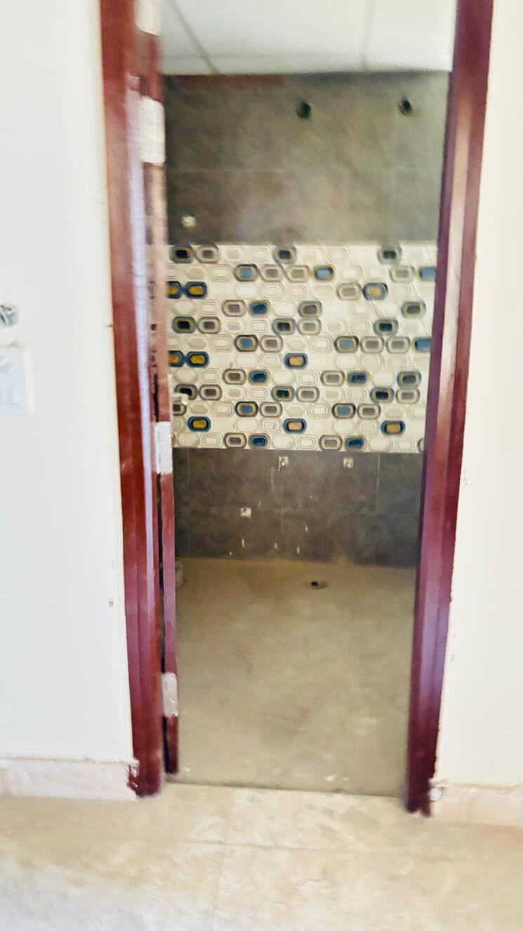 Bathroom, rise-organic-homes 3 Bedroom 1425 Sq.Ft. Apartment In Mahurali Ghaziabad 8160607