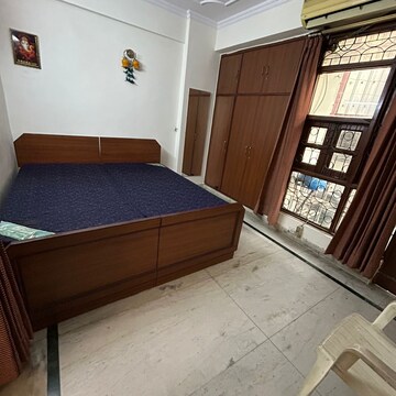 Room in 3 BHK Builder Floor at Uday Park – for Rent