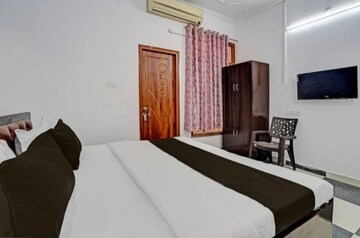Room in  Pg at Gomti Nagar – for Rent