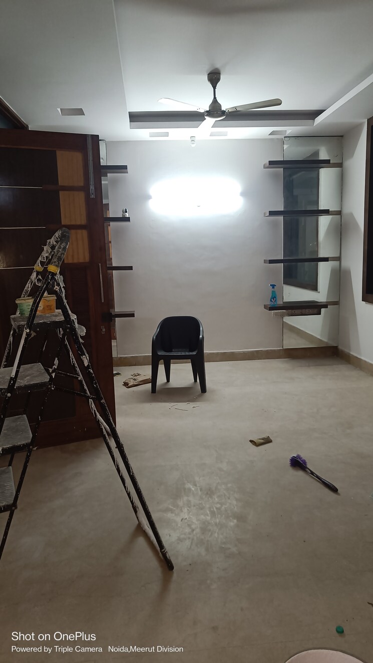 Living Room, sector 122 3 Bedroom 2000 Sq.Ft. Builder Floor In Sector 122 Noida 8160735