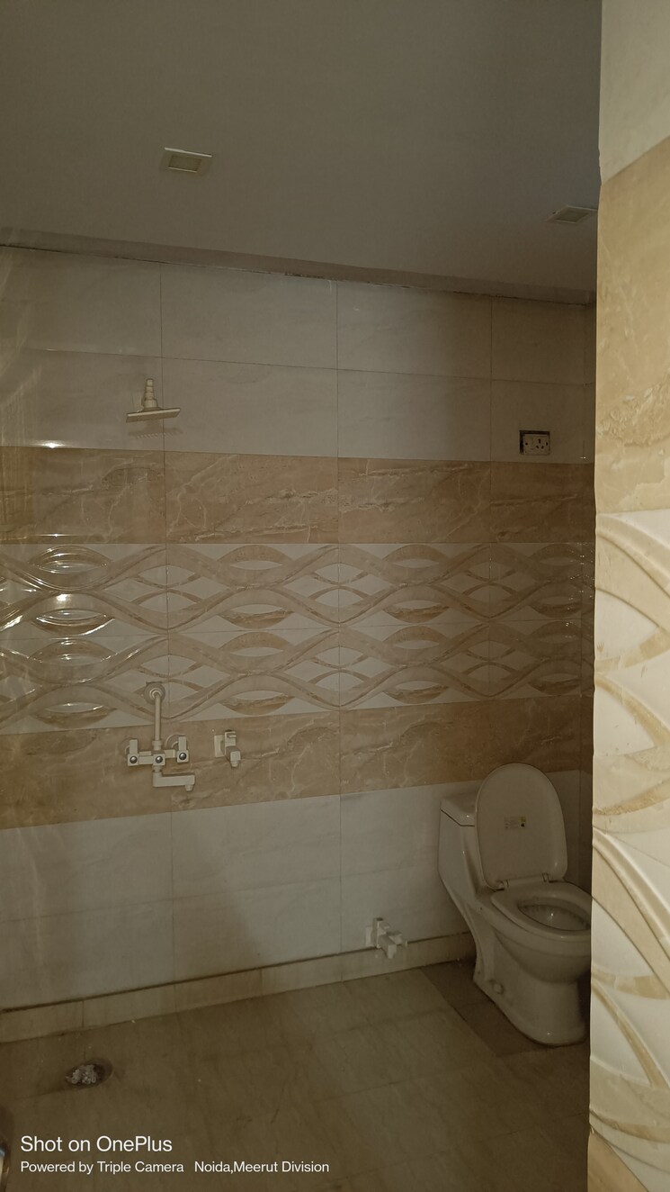 Bathroom, sector 122 3 Bedroom 2000 Sq.Ft. Builder Floor In Sector 122 Noida 8160735