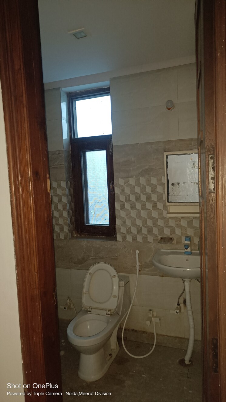 Bathroom, sector 122 3 Bedroom 2000 Sq.Ft. Builder Floor In Sector 122 Noida 8160735