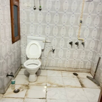 Bathroom in 1 RK Builder Floor at RWA Apartments Sector 26, Arun Vihar – for Rent