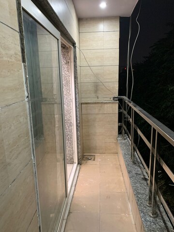 Balcony in 1 RK Builder Floor at Ansal Sushant Lok I, Sector 43 – for Rent