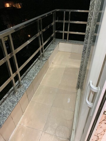 Balcony in 1 RK Builder Floor at Ansal Sushant Lok I, Sector 43 – for Rent