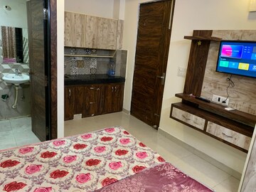 Bedroom in 1 RK Builder Floor at Ansal Sushant Lok I, Sector 43 – for Rent