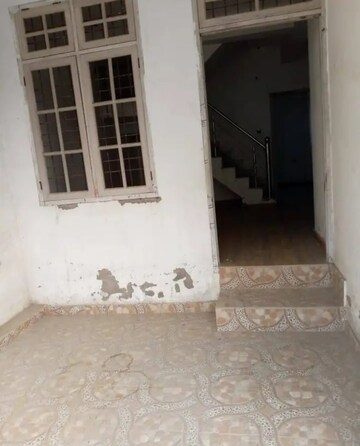 Room in 2 BHK Independent House at Aliganj – for Rent