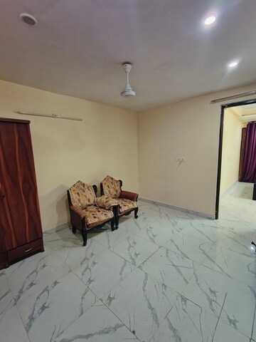 Living Room in 1 BHK Builder Floor at Ansal Sushant Lok I, Sector 43 – for Rent