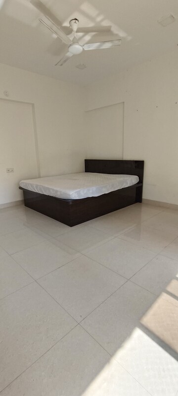 Room in 3 BHK Apartment at Aristo Pearl Residency, Prabhadevi – for Rent