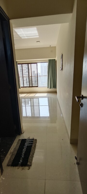 Room in 3 BHK Apartment at Aristo Pearl Residency, Prabhadevi – for Rent