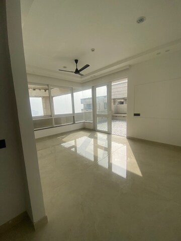 Room in 3 BHK Apartment at Jaypee Kalypso Court, Sector 128 – for Rent