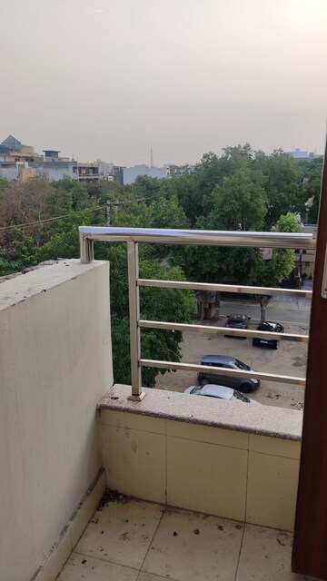 Balcony in 1 BHK Builder Floor at Ansal Sushant Lok I, Sector 43 – for Rent