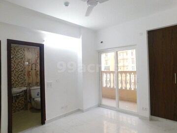 Room in 1 RK Apartment at Purvanchal Royal City, Chi V Greater Noida – for Rent