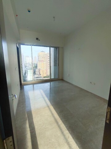 Room in 3 BHK Apartment at Raheja Imperia, Worli – for Rent